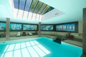 Pool & Beach