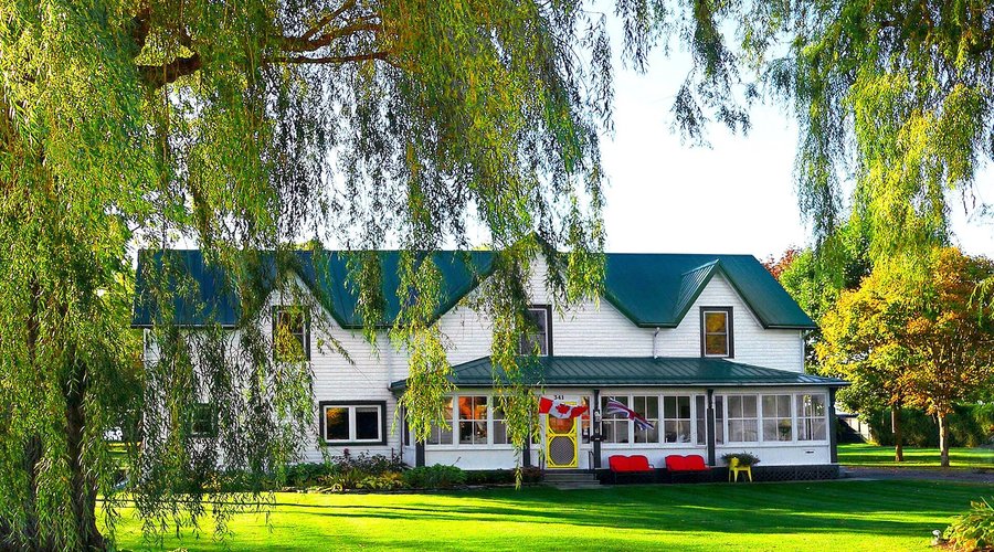 Willows Front of House