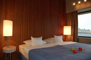 Room & Suite