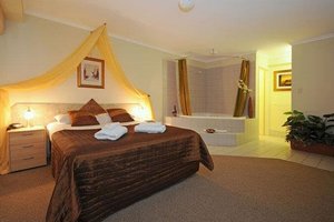 Room & Suite