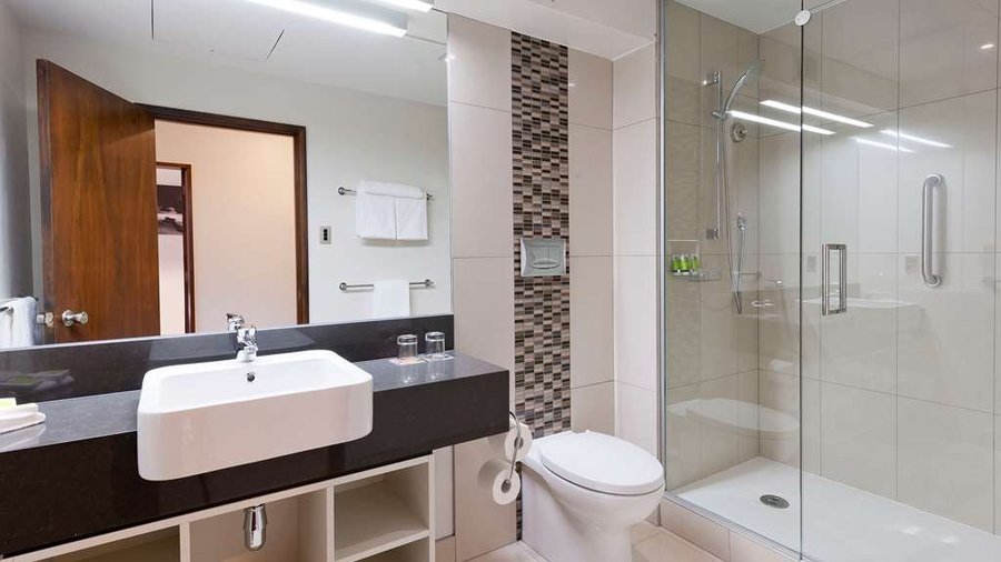 Superior Suite Twin King Bathroom