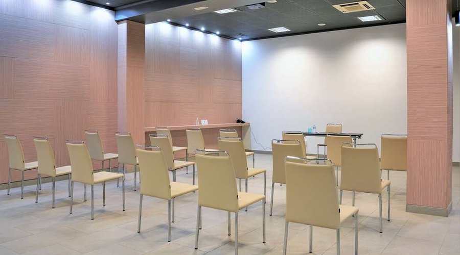 Magnum Meeting Room