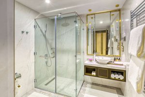 Room & Suite