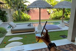 Pool & Beach