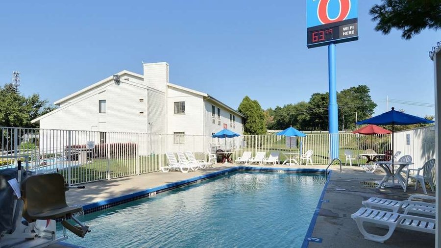 Motel Nashua NH North Pool