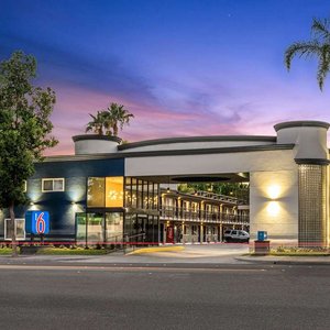 Motel Anaheim Convention Center exterior