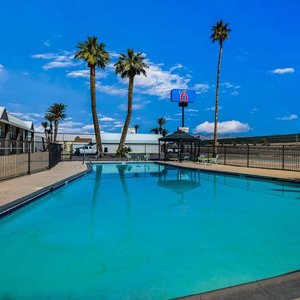 Motel Tuscan pool