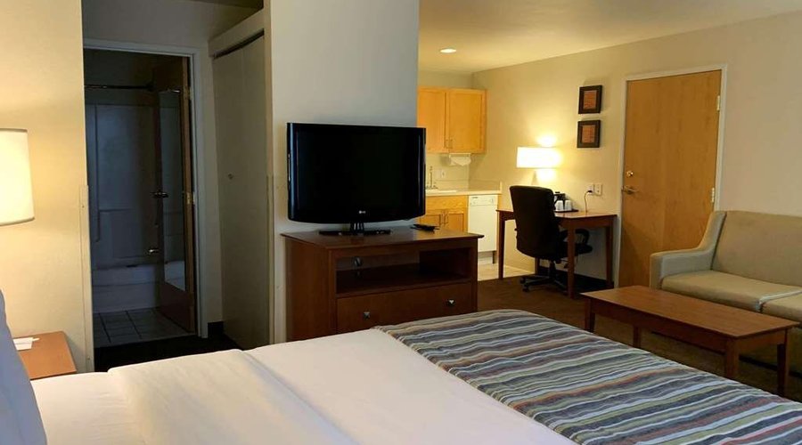 1 Bedroom SuitesSpecialty Rooms-King Bed