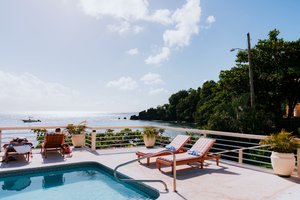 Pool & Beach