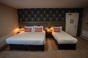 Room & Suite