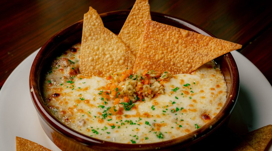¡Ven y prueba nuestro delicioso Formaggio Fundido! Te estamos esperando con los brazos abiertos. 😊🧀