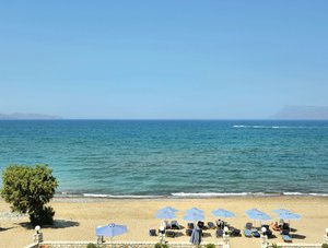 Πισίνα και παραλία