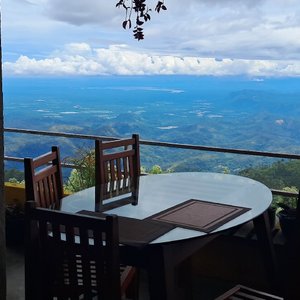 Dianing with a panaromic veiw, injoy your meal experience watching the southern veiw