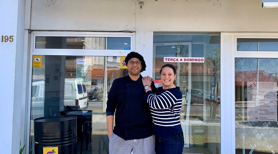 Apaixonados por viagens, loucos por gastronomia, uma Paulista e um Baiano que se apaixonaram na Austrália recebem no Du’Forte Gastronomia Brasileira em Portugal.