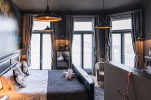 Room & Suite