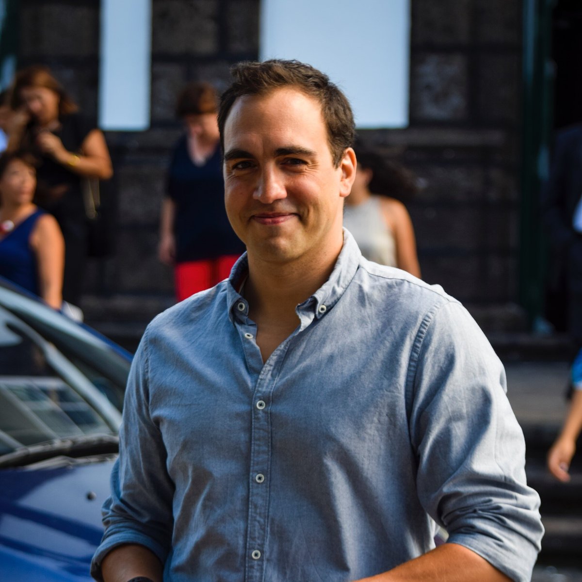 Professional photo shoot tour guide with a local ponta delgada