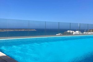 Pool & Beach