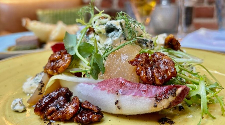 pear and walnut salad