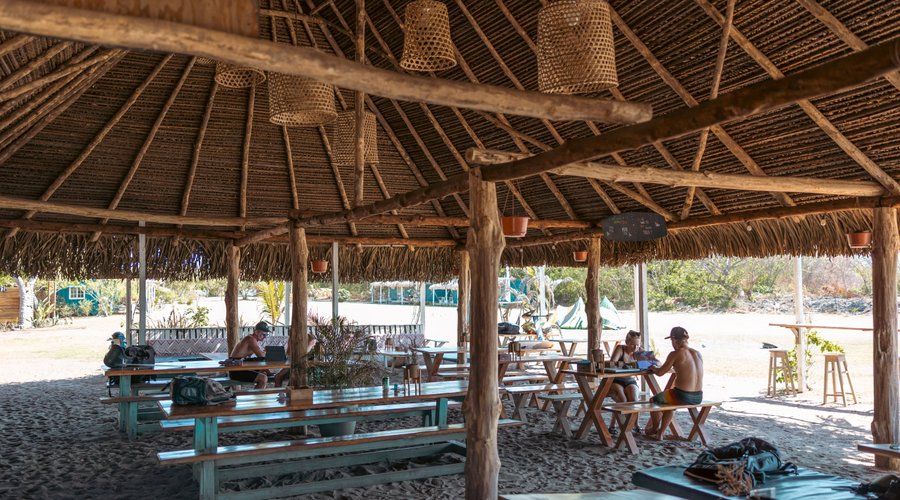 Beach Style restaurant with delicious food options.