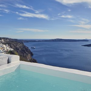 Cosmo Honeymoon Suite