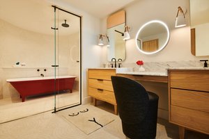 Room & Suite