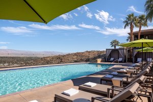 Pool & Beach
