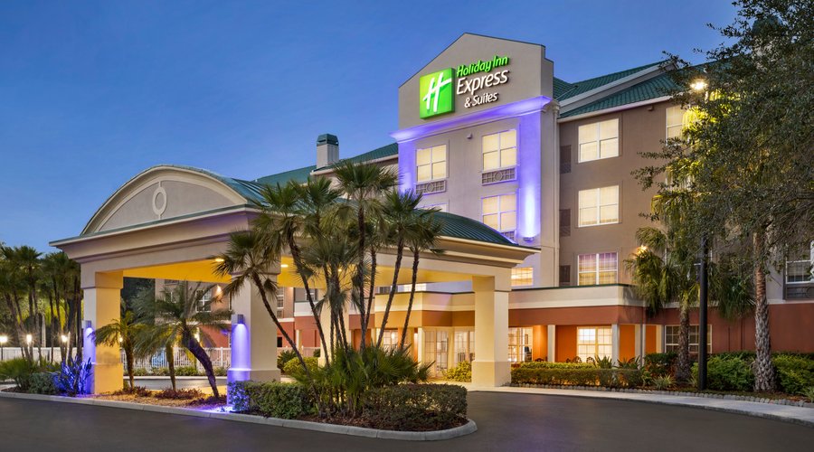 Inviting view of the Holiday Inn Express and Suites I-75 Sarasota