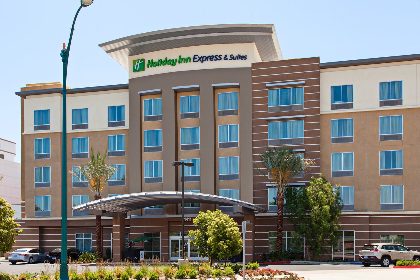 홀리데이 인 익스프레스 & 스위트 애너하임 리조트 에어리어 (Holiday Inn Express & Suites Anaheim Resort Area, an IHG hotel) - 호텔... 