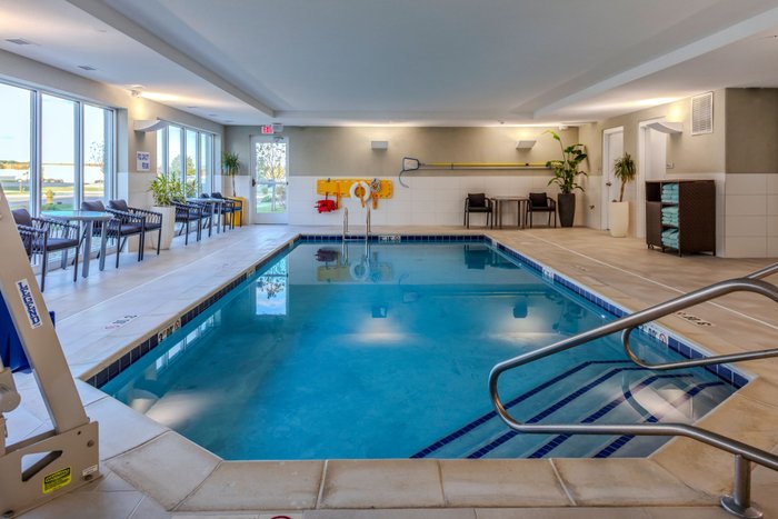 TownePlace Suites Chesterfield Pool: Pictures & Reviews - Tripadvisor