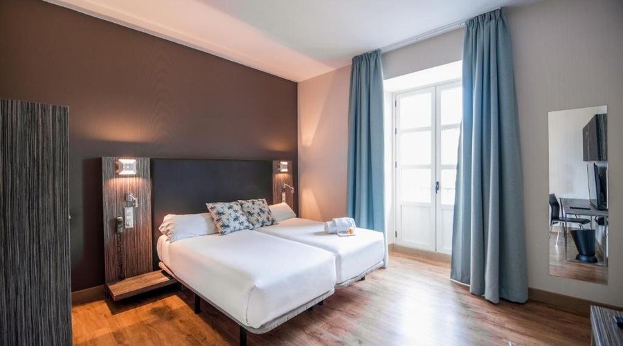 C73D16 Guest Room