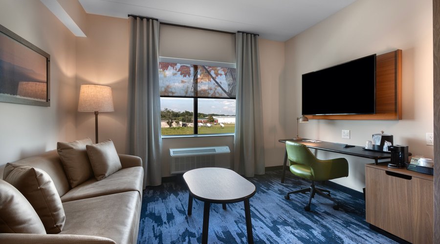 Queen Suite Living Area