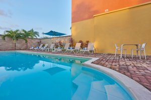 Piscina y playa