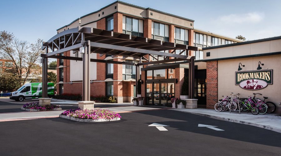 Drive to the Holiday Inn Saratoga Springs with free onsite parking