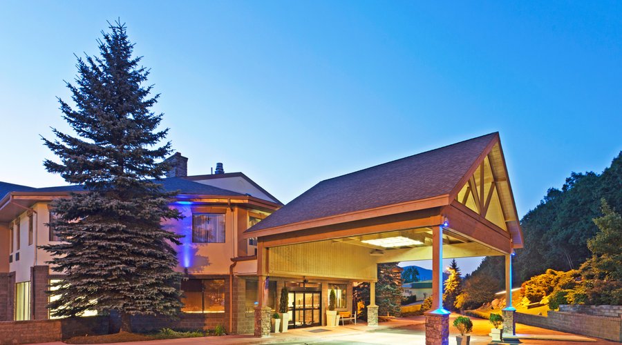 Our hotel fits right in with the beautiful, local ski resorts!