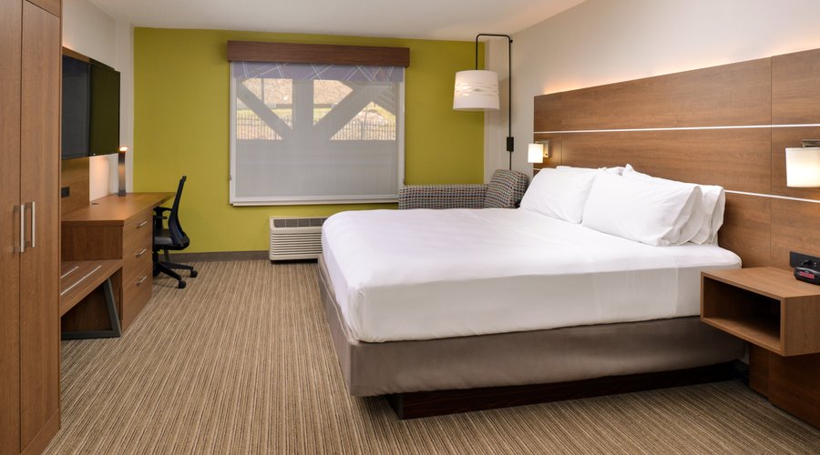 One King bed guest room