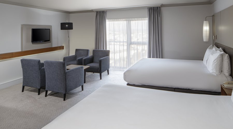 2 Double Beds
