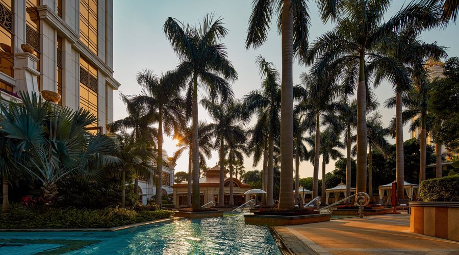 The Ritz-Carlton Pool Bar