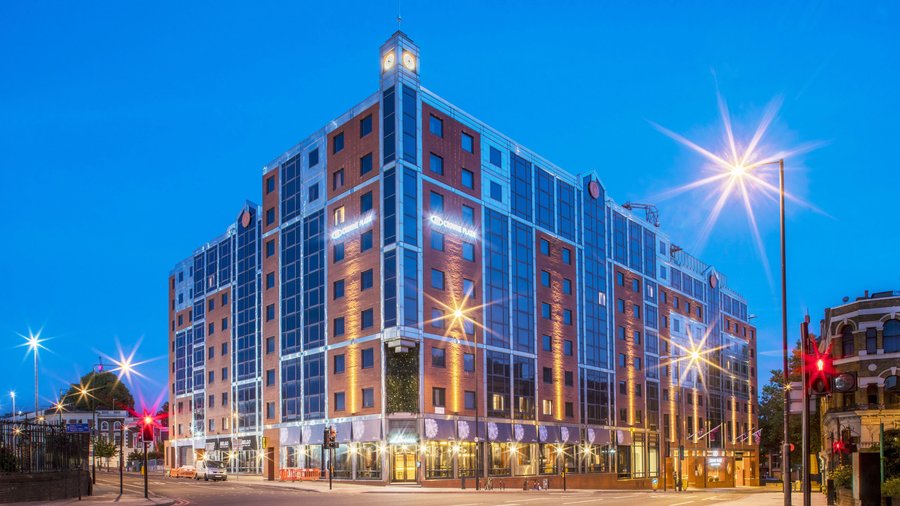An upscale London hotel designed for business and leisure.