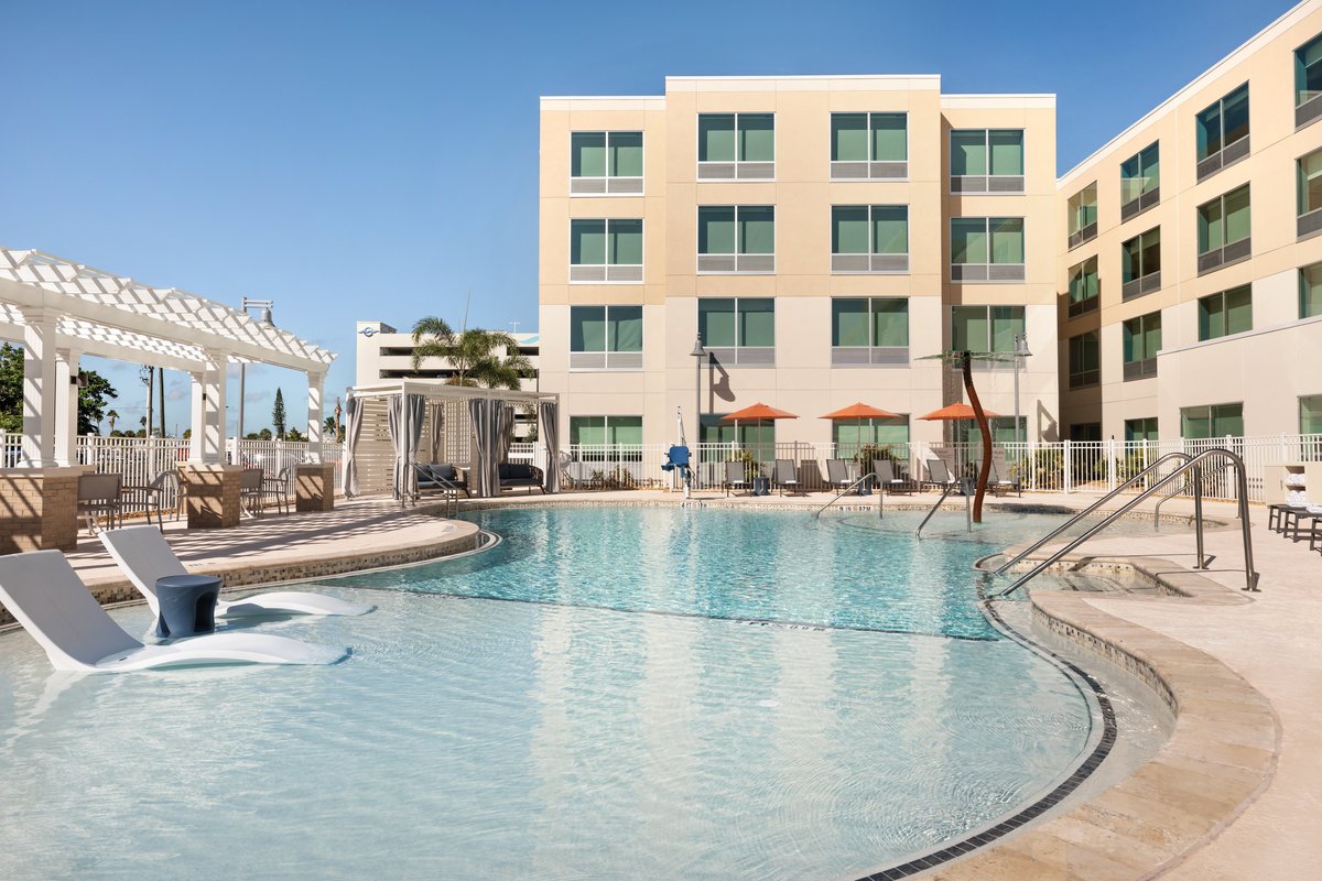 Holiday Inn Express Cape Canaveral, an IHG hotel Pool: Pictures ...