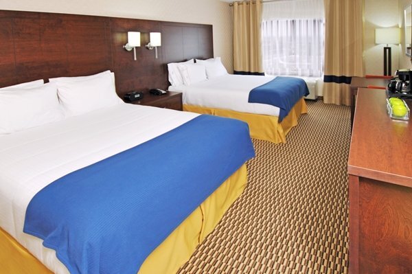 2 Queen Bed Guest Room