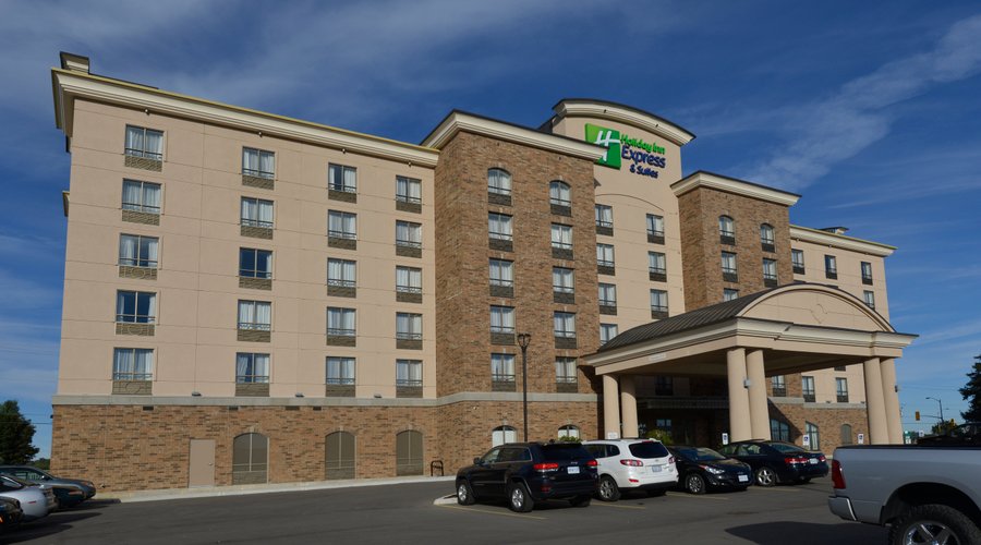 Award Winning Holiday Inn Express & Suites Waterloo St.Jacobs