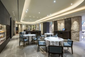 用餐 