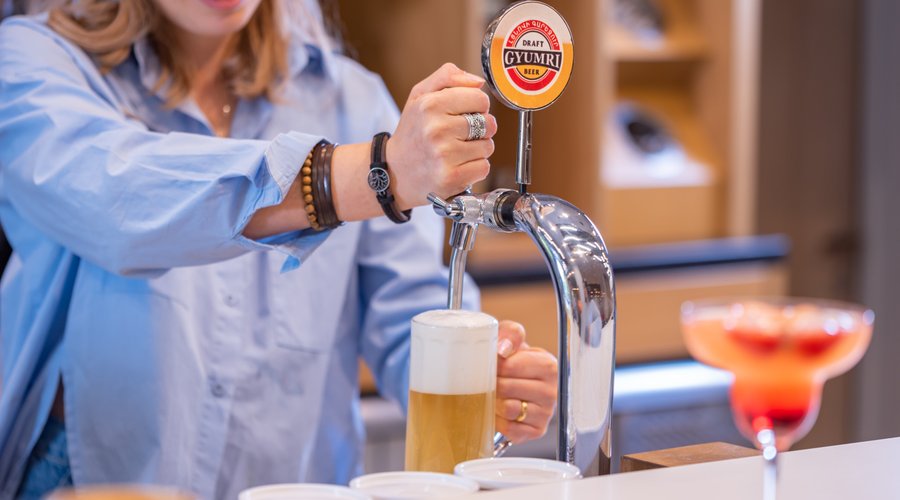 Express Cafe & Bar - open from 11:00-00:30