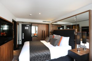Room & Suite