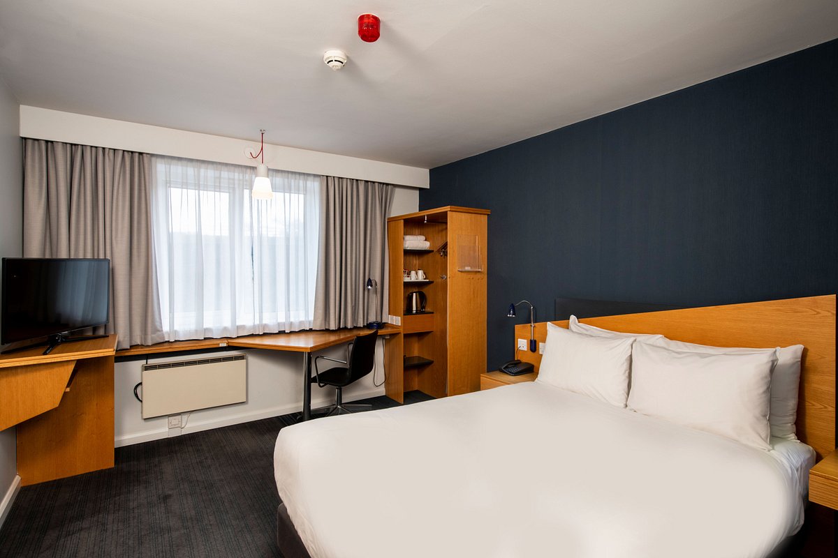 HOLIDAY INN EXPRESS SWANSEA - EAST (Llandarcy) - отзывы, фото и сравнение  цен - Tripadvisor