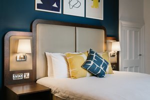 Room & Suite