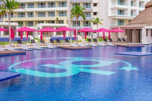 Piscina y playa