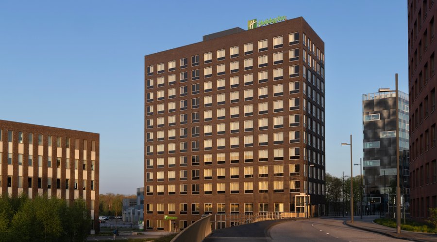Welcome to the Holiday Inn Eindhoven Airport hotel