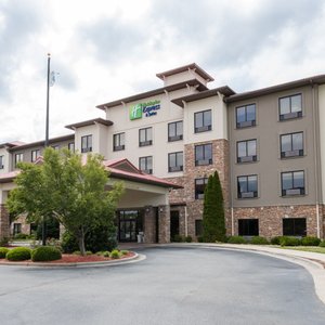 Welcome to the Holiday Inn Express at the Vineyards.