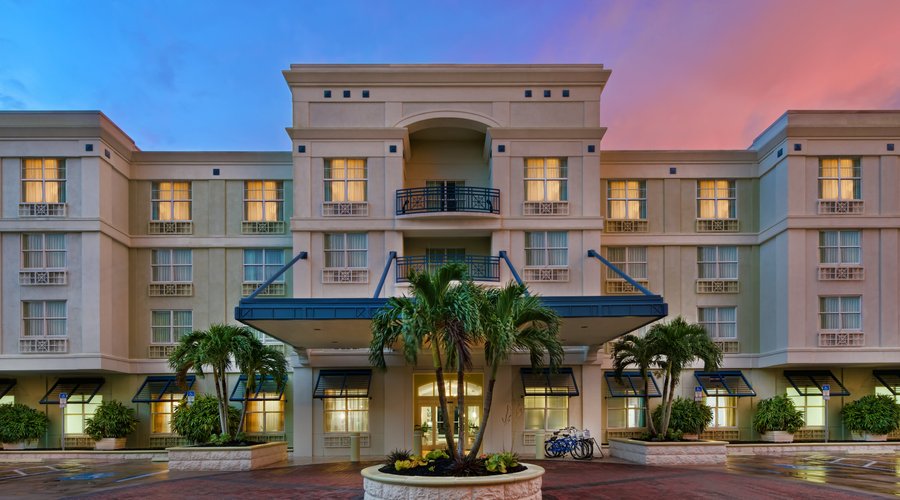 voco Sarasota welcomes you with a sea breeze and beautiful sunsets